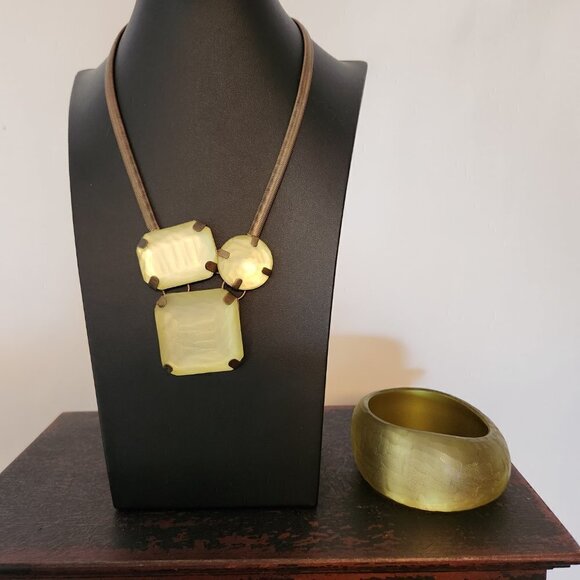 Chunky Lemon Green Asymmetrical Crackled Necklace & Wide Bracelet Set - Picture 1 of 9